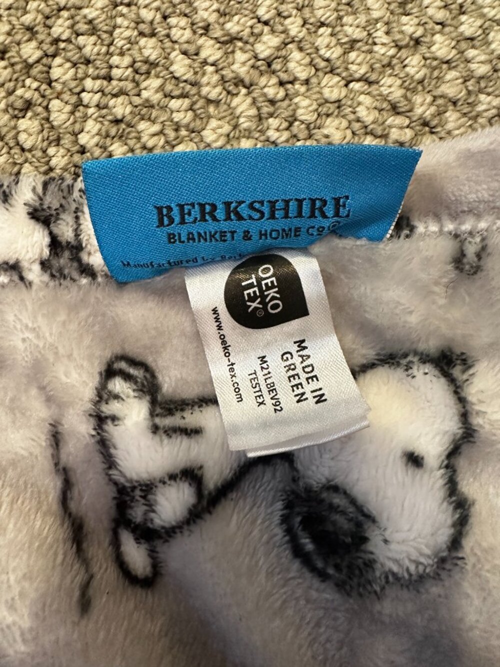 Peanuts Snoopy Throw Blanket - Picture 6 of 8